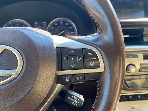 Used 2016 Lexus ES 350 w/ Luxury Package w/Wood Trim image 39