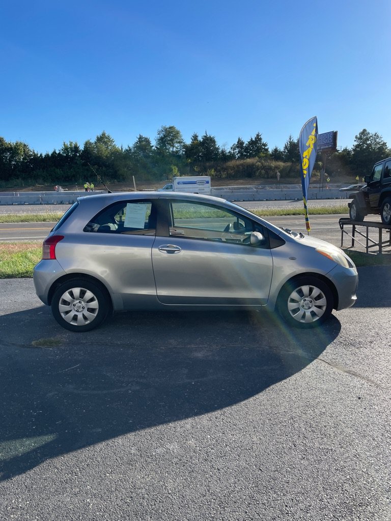 Used 2008 Toyota Yaris 2-Door Hatchback FWD image 6