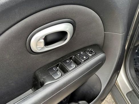 Used 2014 Kia Soul + FWD image 13