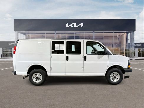 Used 2024 GMC Savana 2500 w/ Driver Convenience Package image 9