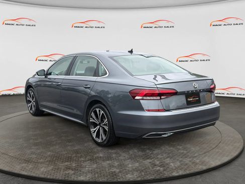 Used 2021 Volkswagen Passat 2.0T SE w/ Luggage Net & Mats Package FWD image 8