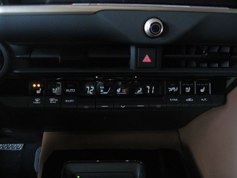 New 2025 Toyota Crown Signia image 13