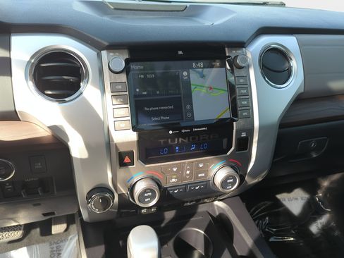 Used 2020 Toyota Tundra Limited w/ Limited Premium Package AWD/4WD image 17