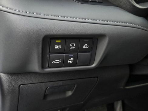 Certified 2026 Toyota Highlander Limited AWD/4WD image 19