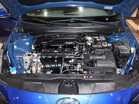 Used 2021 Hyundai Elantra SE FWD image 14