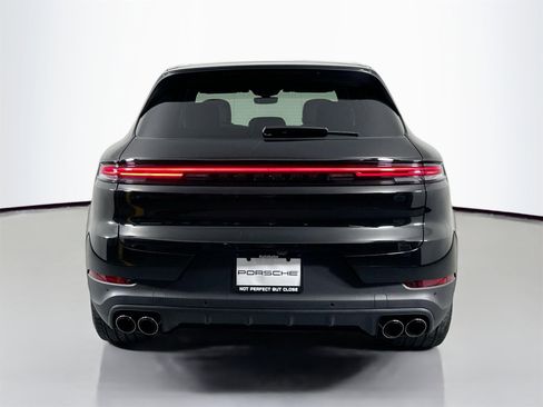 Certified 2025 Porsche Cayenne image 6