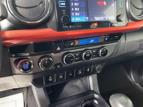 Used 2017 Toyota Tacoma TRD Off-Road AWD/4WD image 8