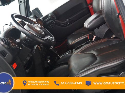 Used 2017 Jeep Wrangler Unlimited Rubicon AWD/4WD image 9