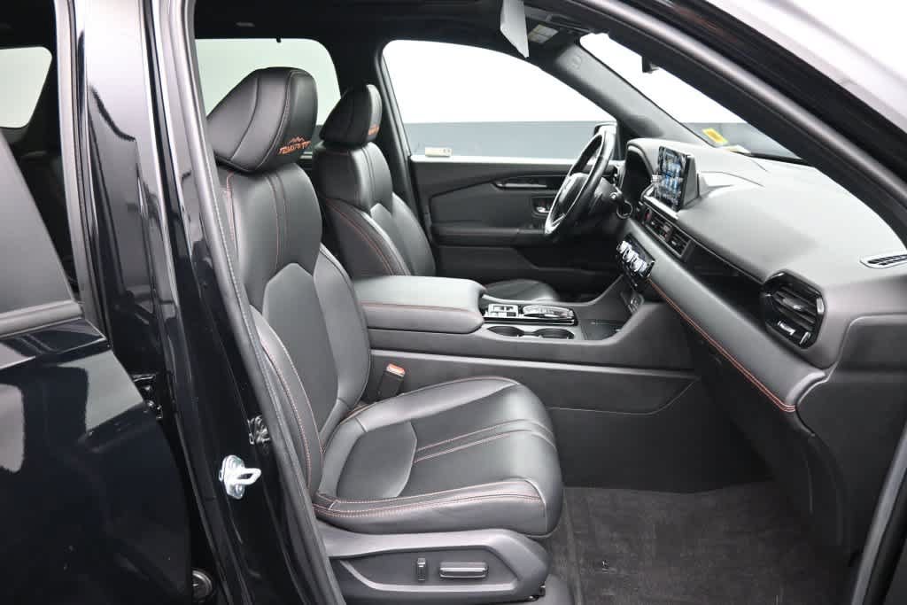 Certified 2024 Honda Pilot TrailSport image 26