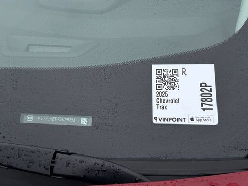 Used 2025 Chevrolet Trax LT FWD image 33