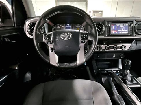 Used 2017 Toyota Tacoma SR5 w/ Tow Package image 6