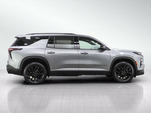 Used 2026 Chevrolet Traverse LT w/ Midnight/Sport Edition AWD/4WD image 7