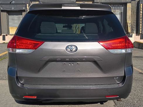 Used 2012 Toyota Sienna LE image 8