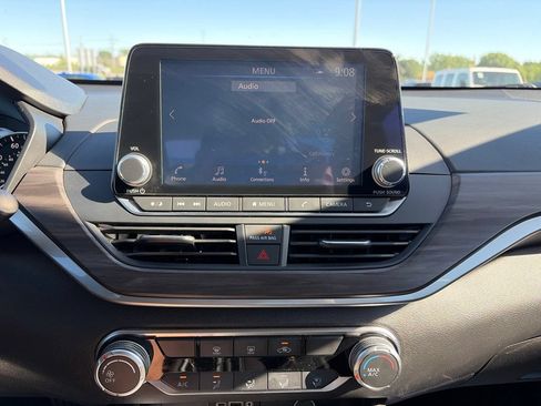 Used 2025 Nissan Altima 2.5 SV FWD image 6