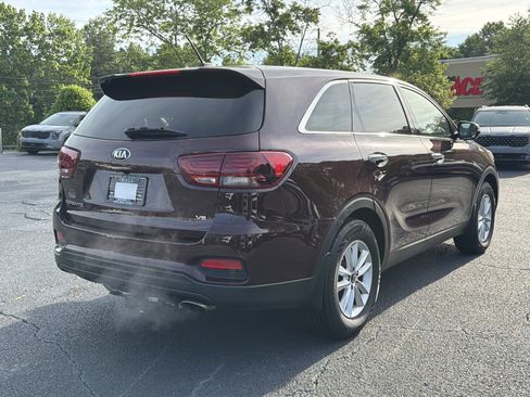 Used 2019 Kia Sorento FWD V6 image 4