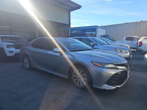 Used 2019 Toyota Camry LE image 3