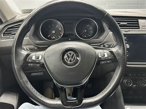 Used 2018 Volkswagen Tiguan SE w/ Panoramic Sunroof Package image 22