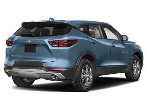 Used 2025 Chevrolet Blazer LT FWD image 2