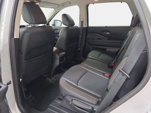 Used 2022 Nissan Pathfinder SL w/ Lighting Package (N92) AWD/4WD image 12