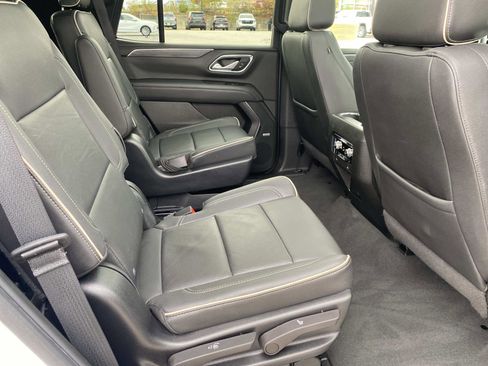 Used 2022 GMC Yukon SLT w/ SLT Premium Package image 26