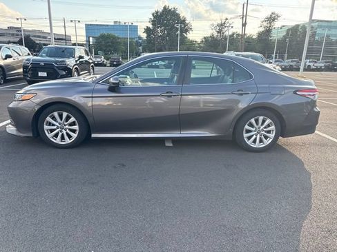 Used 2018 Toyota Camry LE FWD image 4
