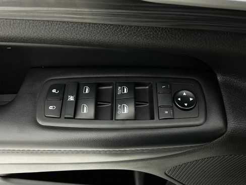 Used 2021 Jeep Grand Cherokee Laredo AWD/4WD image 36