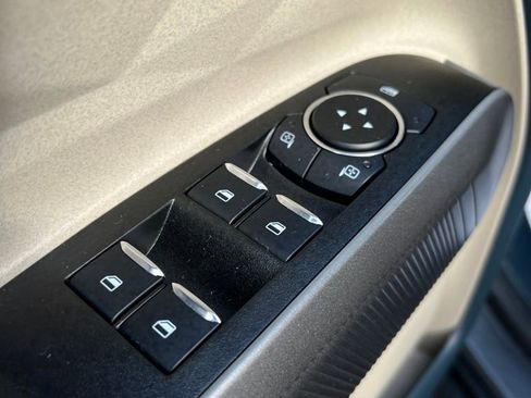 Used 2025 Ford Maverick Lariat image 37