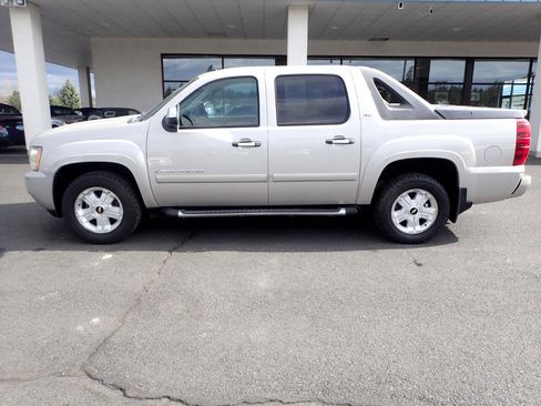 Used 2008 Chevrolet Avalanche LT image 2