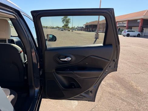 Used 2017 Jeep Cherokee 75th Anniversary image 16