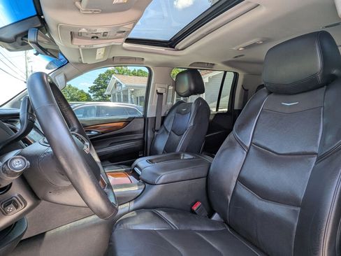 Used 2018 Cadillac Escalade ESV Luxury RWD image 22