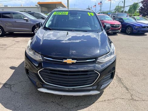Used 2019 Chevrolet Trax LT w/ LT Convenience Package FWD image 2