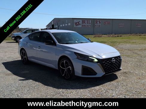 Used 2024 Nissan Altima 2.5 SR image 2