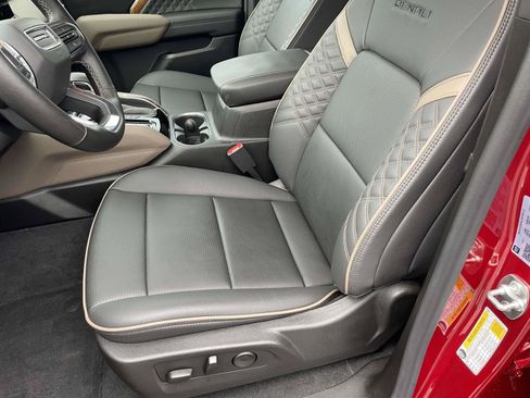 Used 2024 GMC Canyon Denali AWD/4WD image 13