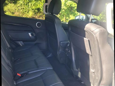 Used 2019 Land Rover Discovery SE image 23