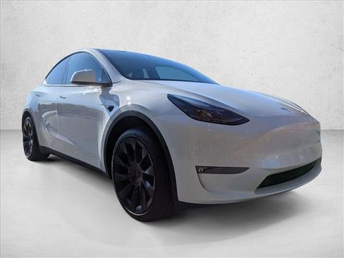 Used 2025 Tesla Model Y Long Range image 3