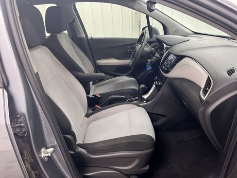 Used 2020 Chevrolet Trax LS FWD image 21