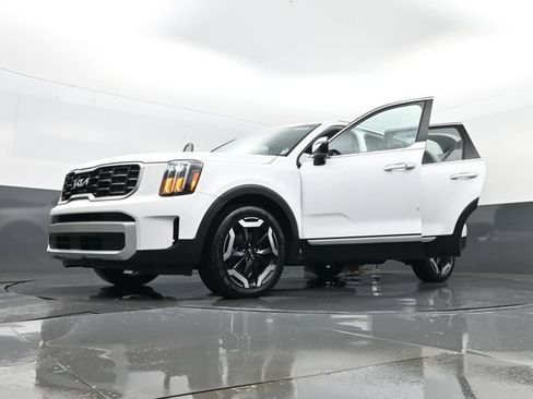 Used 2025 Kia Telluride S AWD/4WD image 36