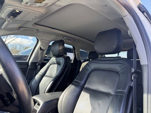 Used 2022 Lincoln Corsair Reserve w/ Equipment Group 201A image 9