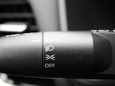 Used 2025 Nissan Rogue SV image 27