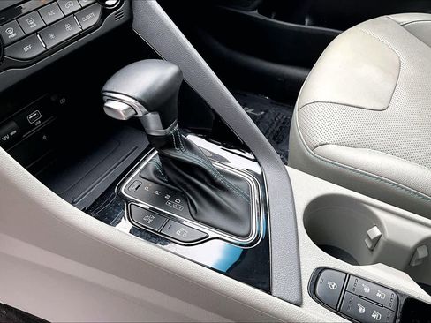 Used 2022 Kia Niro EX Premium image 17