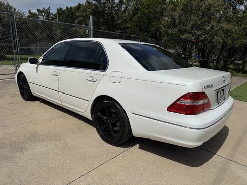 Used 2004 Lexus LS 430 RWD image 9