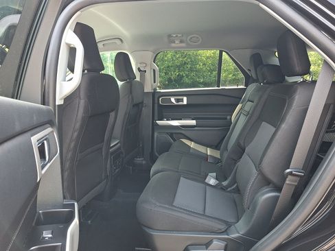 Used 2023 Ford Explorer XLT AWD/4WD image 11