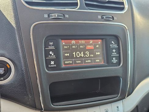 Used 2019 Dodge Journey SE image 33