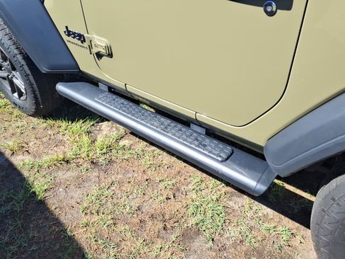 Used 2025 Jeep Wrangler Sport AWD/4WD image 7