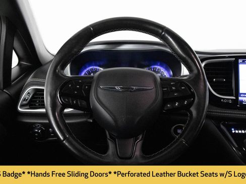 Used 2021 Chrysler Pacifica Touring-L w/ Uconnect Theater Family Group image 32