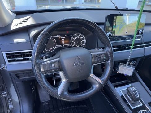 Used 2022 Mitsubishi Outlander SE image 9