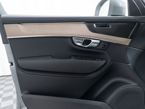 New 2026 Volvo XC90 B6 Plus w/ Protection Package Premier image 11