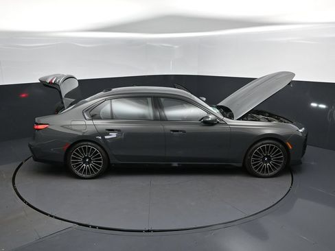 Certified 2026 BMW 740i w/ Executive Package RWD image 50
