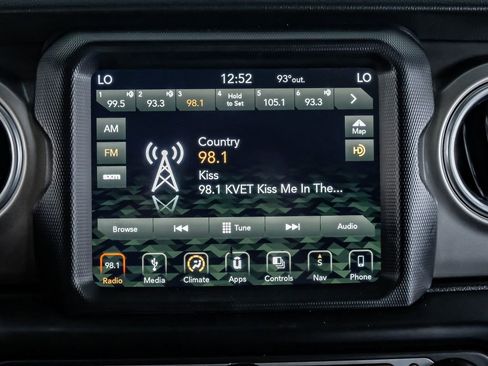 Used 2018 Jeep Wrangler Unlimited Sahara image 27