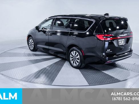 Used 2024 Chrysler Pacifica Select image 7